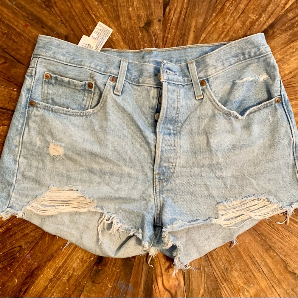 Levi’s 501 high waisted light was jean shorts size 31
